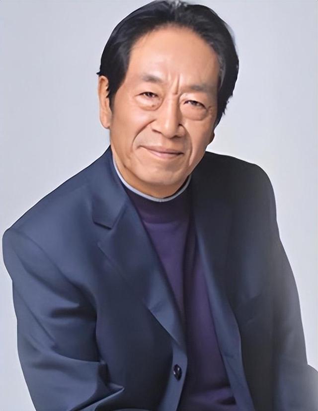 螢幕上是大反派！知名老戲骨「娶小37歲嬌妻」被唱衰　「71歲老來得女」樂打拼養家