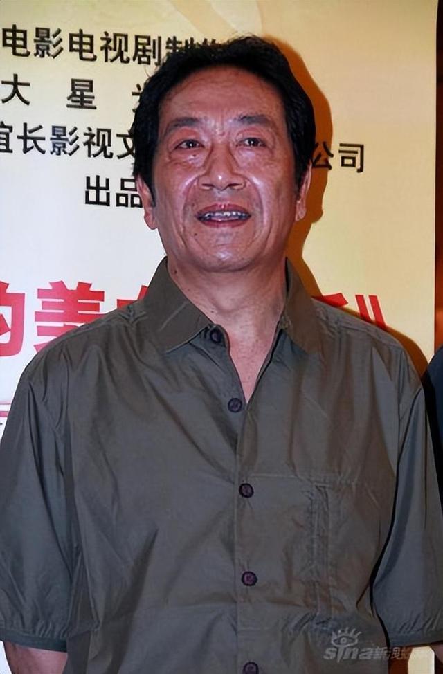 螢幕上是大反派！知名老戲骨「娶小37歲嬌妻」被唱衰　「71歲老來得女」樂打拼養家