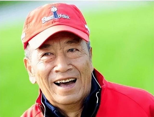 螢幕上是大反派！知名老戲骨「娶小37歲嬌妻」被唱衰　「71歲老來得女」樂打拼養家
