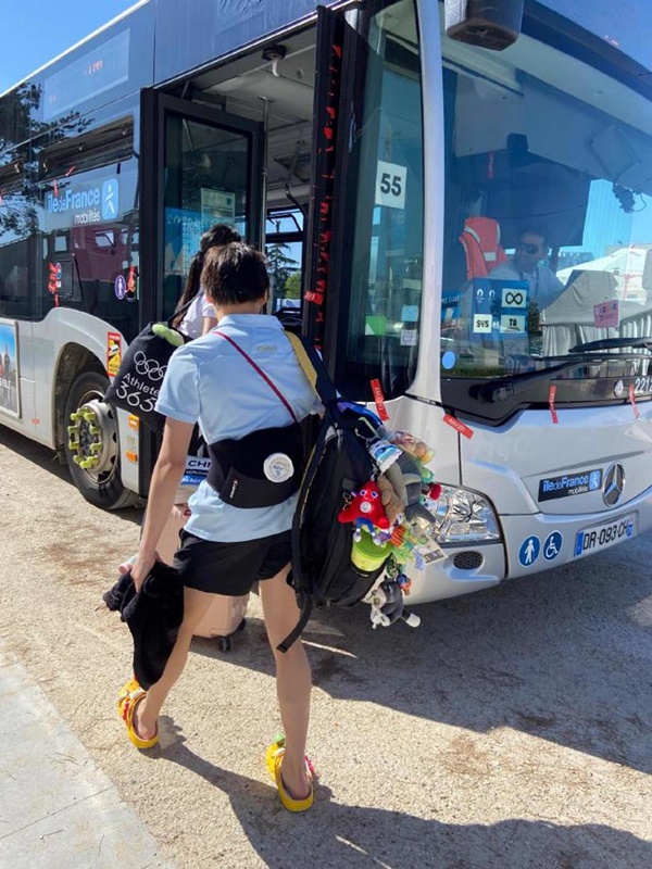 天才跳水選手「奧運衛冕奪金」第一跳全裁判10分　賽前「直播下單47件」網一看會心一笑