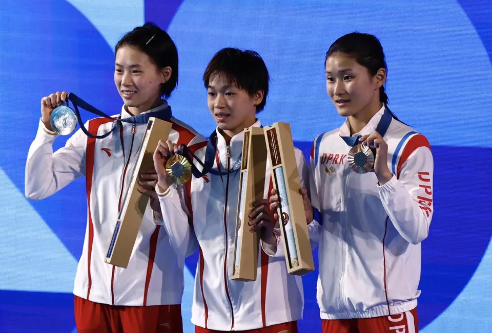 天才跳水選手「奧運衛冕奪金」第一跳全裁判10分　賽前「直播下單47件」網一看會心一笑
