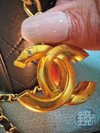 洪百榕、余皓然也有份！女星被爆「賣假包狂撈千萬」　被抓還嗆「做正的又不賺錢」惡劣手法曝光