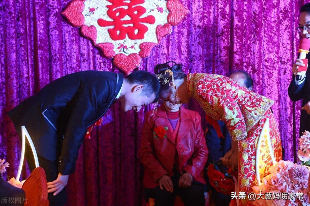 癱瘓奶奶剛去世!父親「就跟母親提離婚」 老公「帶著母親做1件事」重拾自信美麗