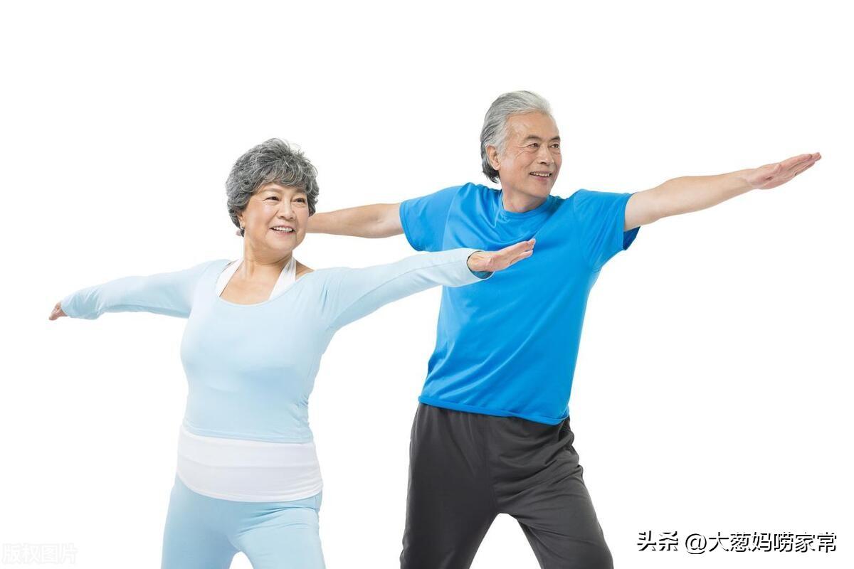 癱瘓奶奶剛去世!父親「就跟母親提離婚」 老公「帶著母親做1件事」重拾自信美麗