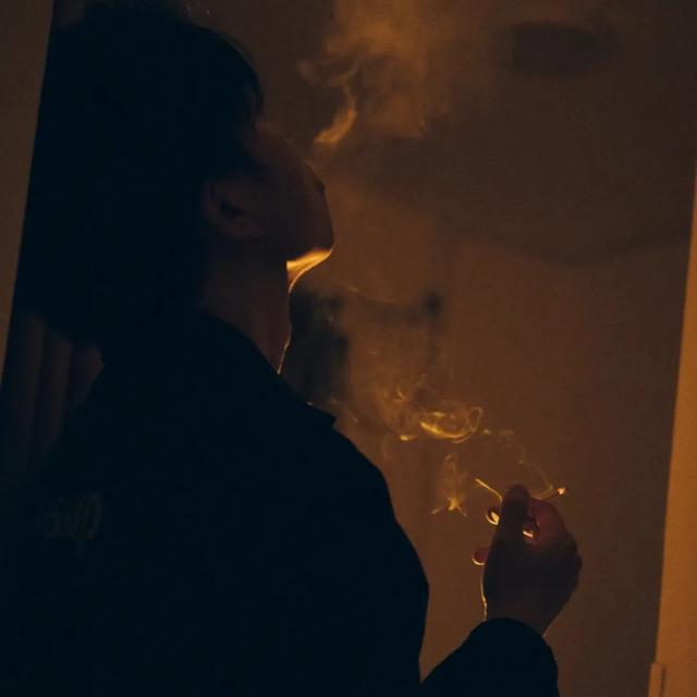 和老公白手起家！開始賺錢後我發現「老公在外面養女人」　我不聲張「2年後老公在病床上離開人世」