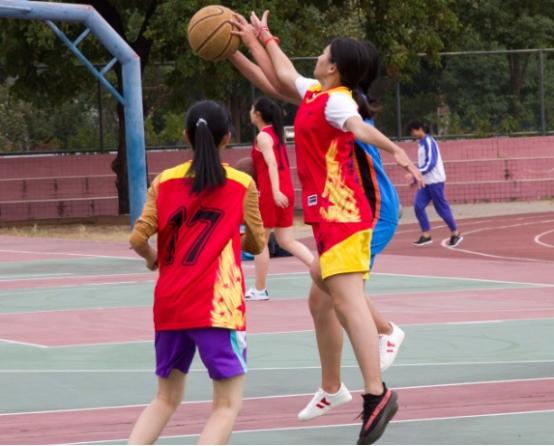 女孩身高2米26！媽媽天天發愁「沒人敢追她」遂網路徵婚　「漂亮近照曝光」網友開始幫找對象