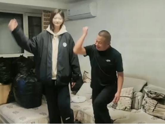 女孩身高2米26！媽媽天天發愁「沒人敢追她」遂網路徵婚　「漂亮近照曝光」網友開始幫找對象