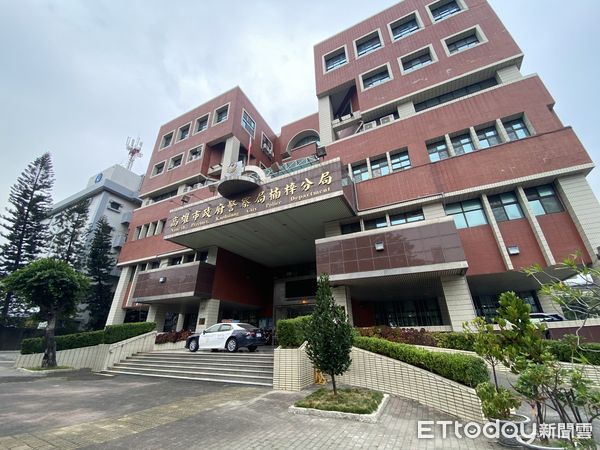 高雄鬧區命案！6旬婦傳出「坐神明廳椅子斷氣」　鄰居曝「看見她的房門」：極度不尋常