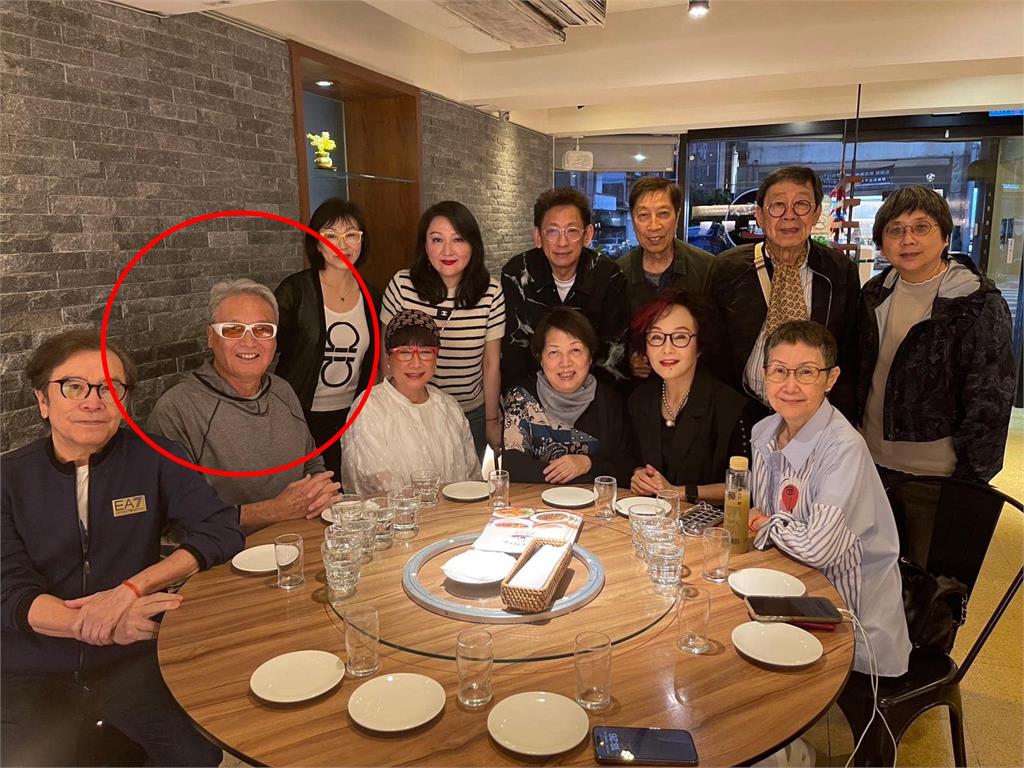 林青霞舊愛！資深男星梅開二度「娶小16歲助理」　消失30年滿頭白髮「街頭被捕獲」