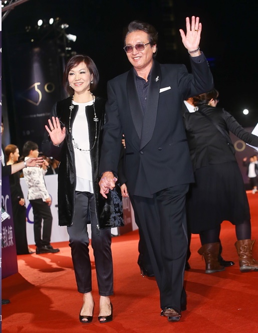 林青霞舊愛！資深男星梅開二度「娶小16歲助理」　消失30年滿頭白髮「街頭被捕獲」