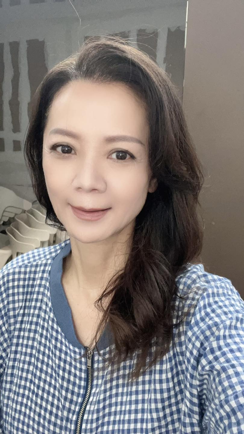 突冒冷汗、四肢無力！54歲本土女星「當場剉屎」大小便失禁　崩潰「根本停不住」：持續20分鐘