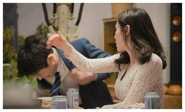 初次去男友家！晚上準婆婆幫鋪床，睡時摸到枕下「一封信」：看完想分手