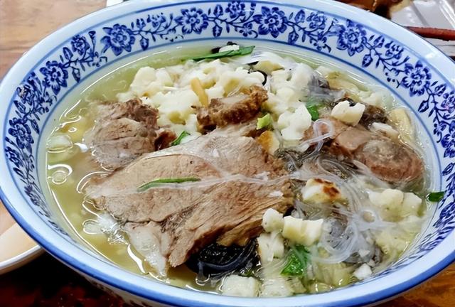 一家人大辦酒席端12道菜「當天空無一人」　　賓客曝內幕：這已經第7次了