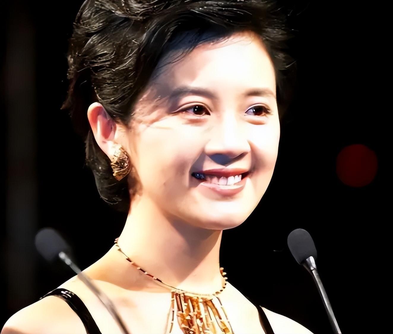 她是知名美女主持！插足富商「趕走原配」嫁入豪門　卻「不敢大辦婚禮」今近況曝光