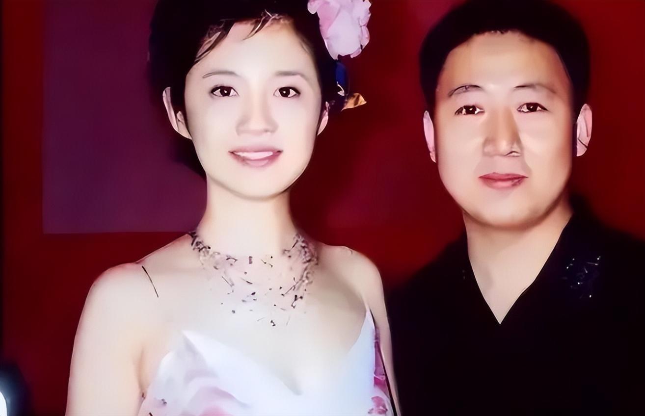 她是知名美女主持！插足富商「趕走原配」嫁入豪門　卻「不敢大辦婚禮」今近況曝光