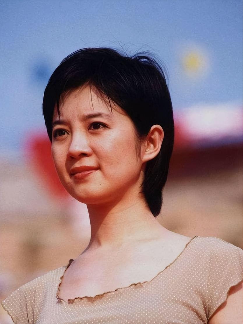 她是知名美女主持！插足富商「趕走原配」嫁入豪門　卻「不敢大辦婚禮」今近況曝光
