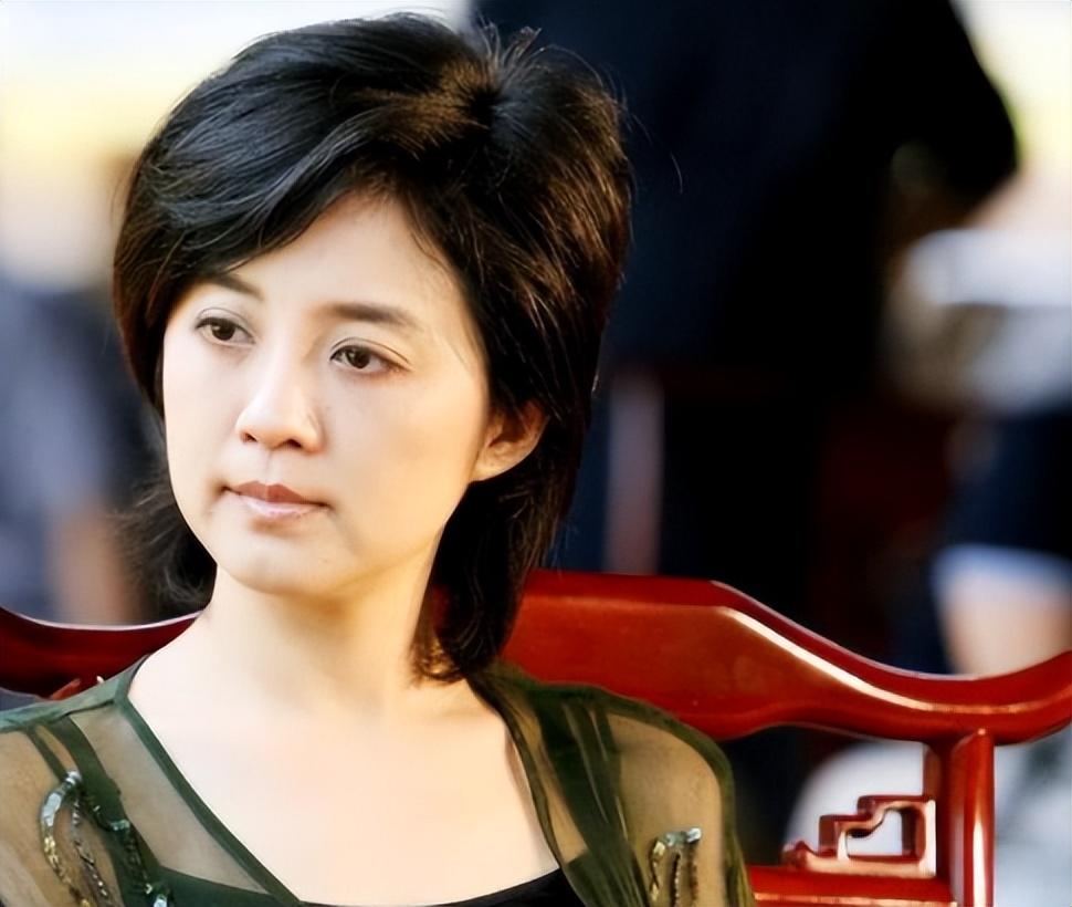 她是知名美女主持！插足富商「趕走原配」嫁入豪門　卻「不敢大辦婚禮」今近況曝光