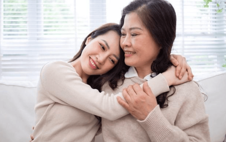 婆婆幫小姑帶孩子！我生孩子「我媽給我請月嫂」，接下來婆婆做一事「讓我做完月子就想離婚」