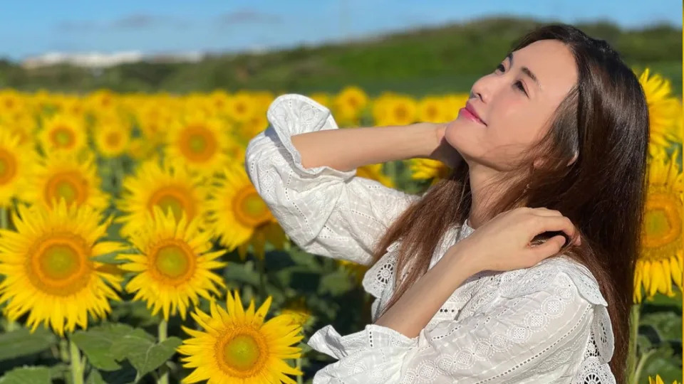 遭酸濾鏡開很大！林志玲無預警「粉色長裙現身」　「本尊真實狀態」驚呆全網