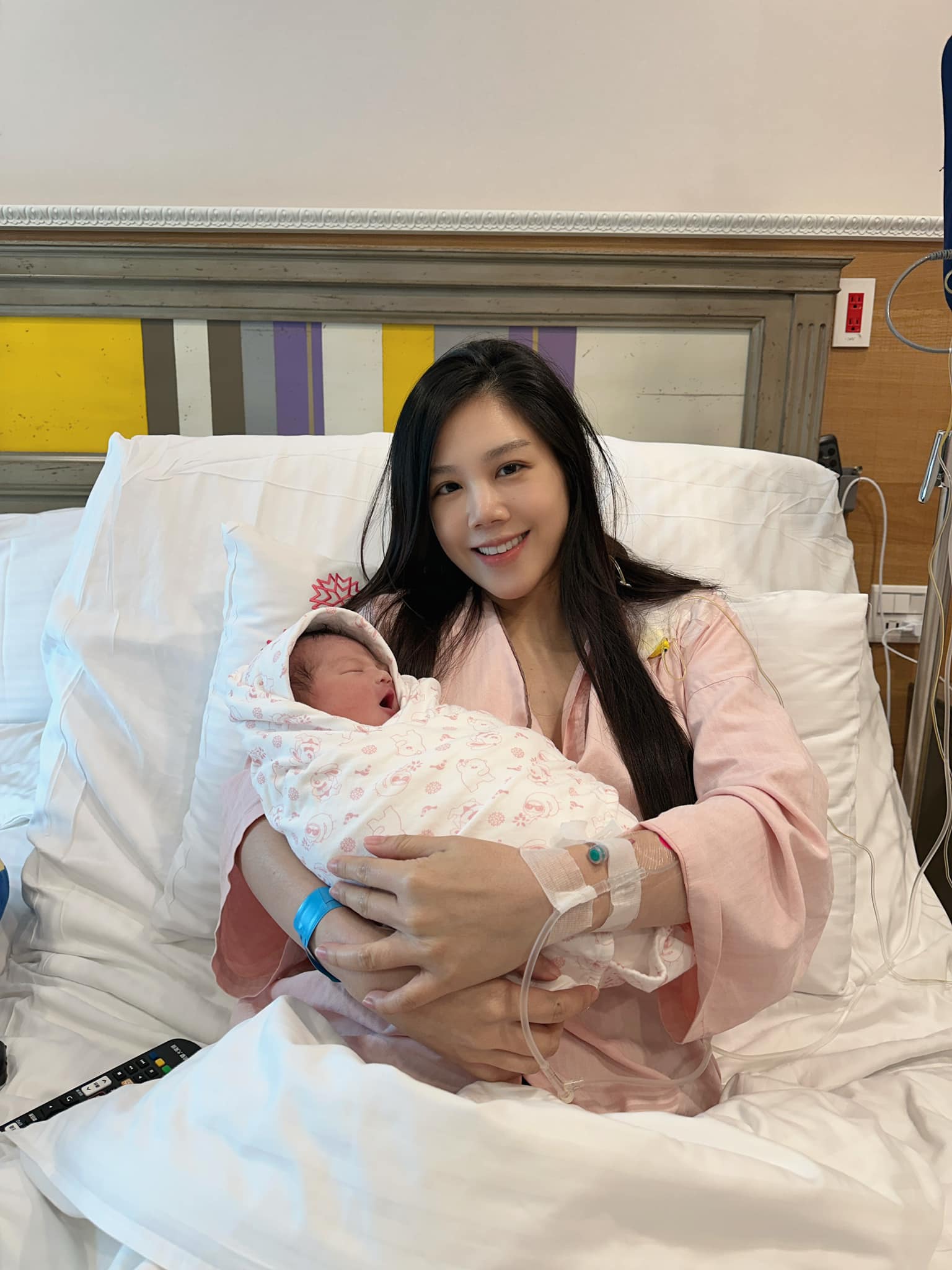 去年才當媽!41歲女星「生日前夕突大出血」緊急送醫 揭畫面「坐輪椅現身」病況曝光