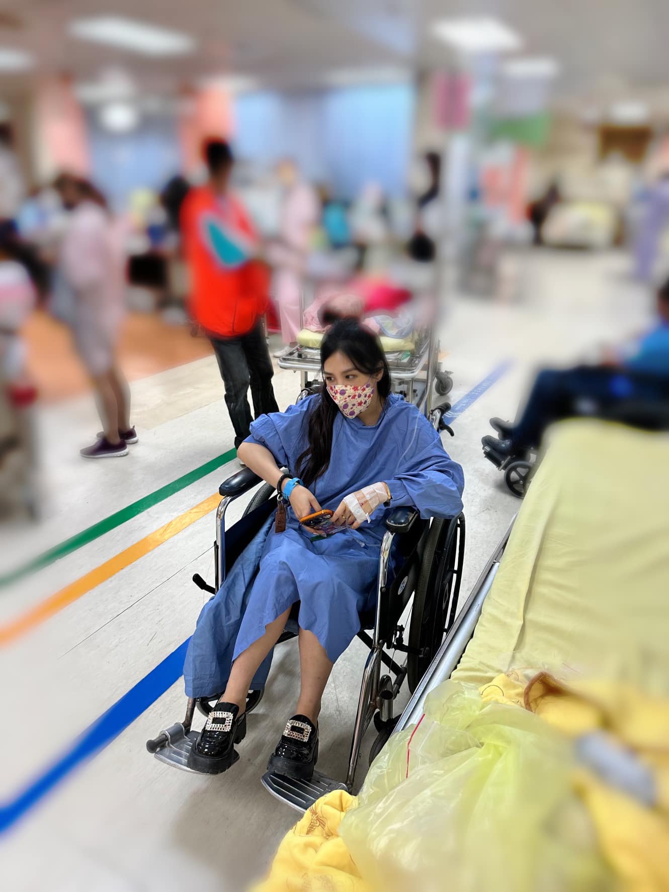 去年才當媽!41歲女星「生日前夕突大出血」緊急送醫 揭畫面「坐輪椅現身」病況曝光