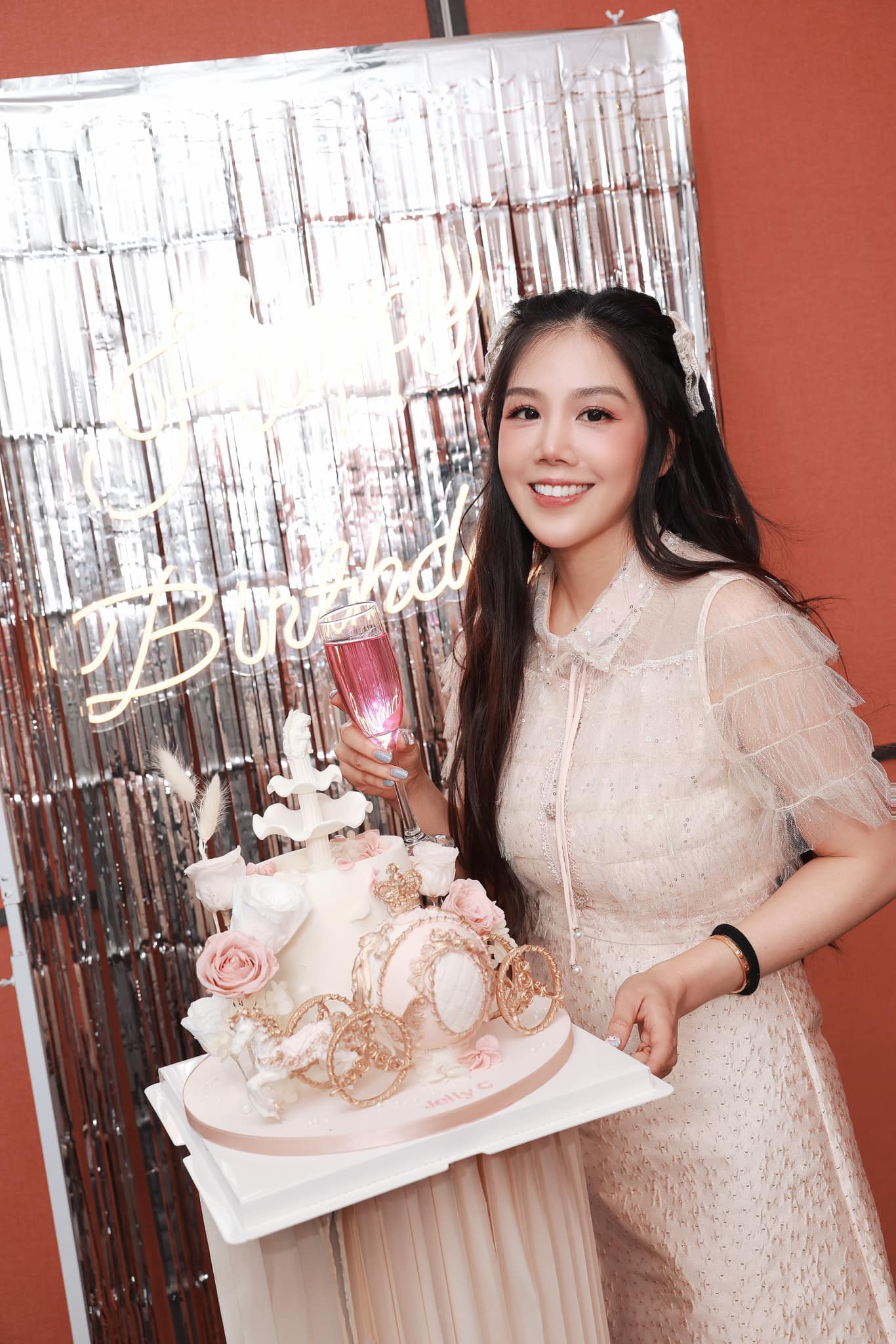 去年才當媽!41歲女星「生日前夕突大出血」緊急送醫 揭畫面「坐輪椅現身」病況曝光