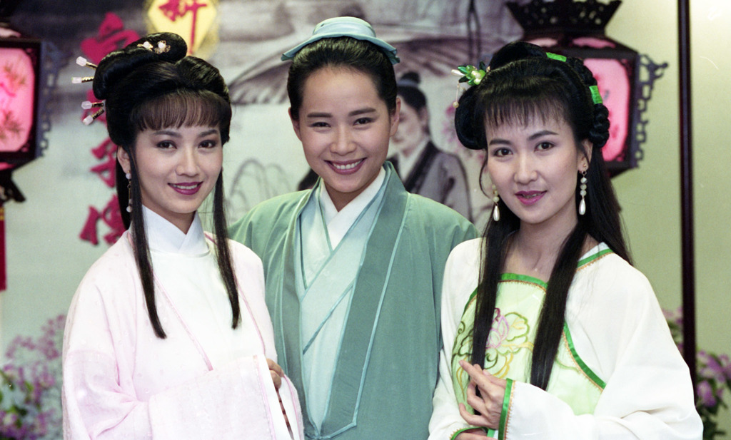 《白蛇傳》爆紅！三大美女「時隔32年再合體」太驚豔　年齡60+「她留整頭白髮」最漂亮