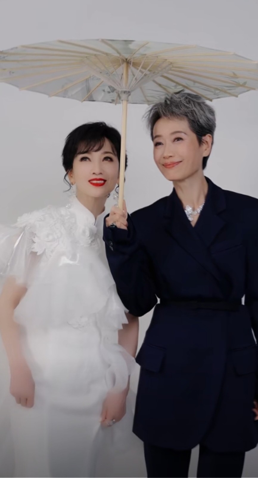 《白蛇傳》爆紅！三大美女「時隔32年再合體」太驚豔　年齡60+「她留整頭白髮」最漂亮