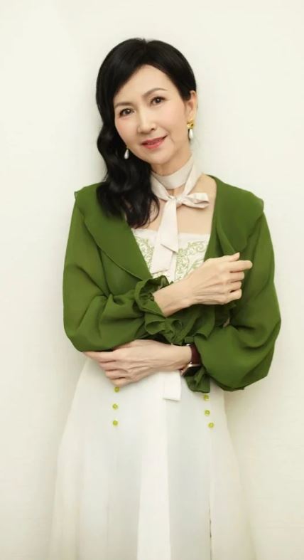 《白蛇傳》爆紅！三大美女「時隔32年再合體」太驚豔　年齡60+「她留整頭白髮」最漂亮