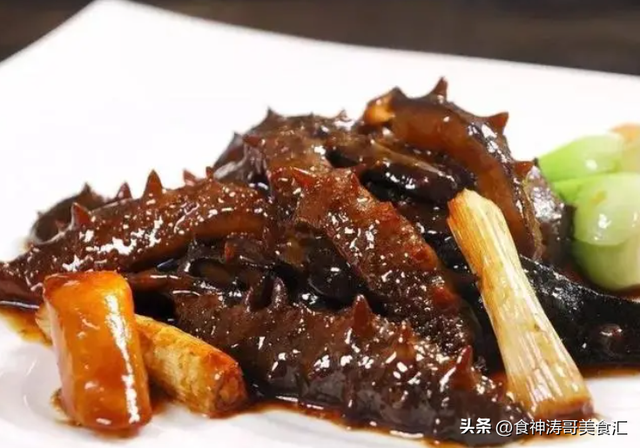 鄉下辦婚禮！他帶妻小吃流水席「突見一道菜」上桌　馬上變臉驚慌喊：「吃完趕快走」...