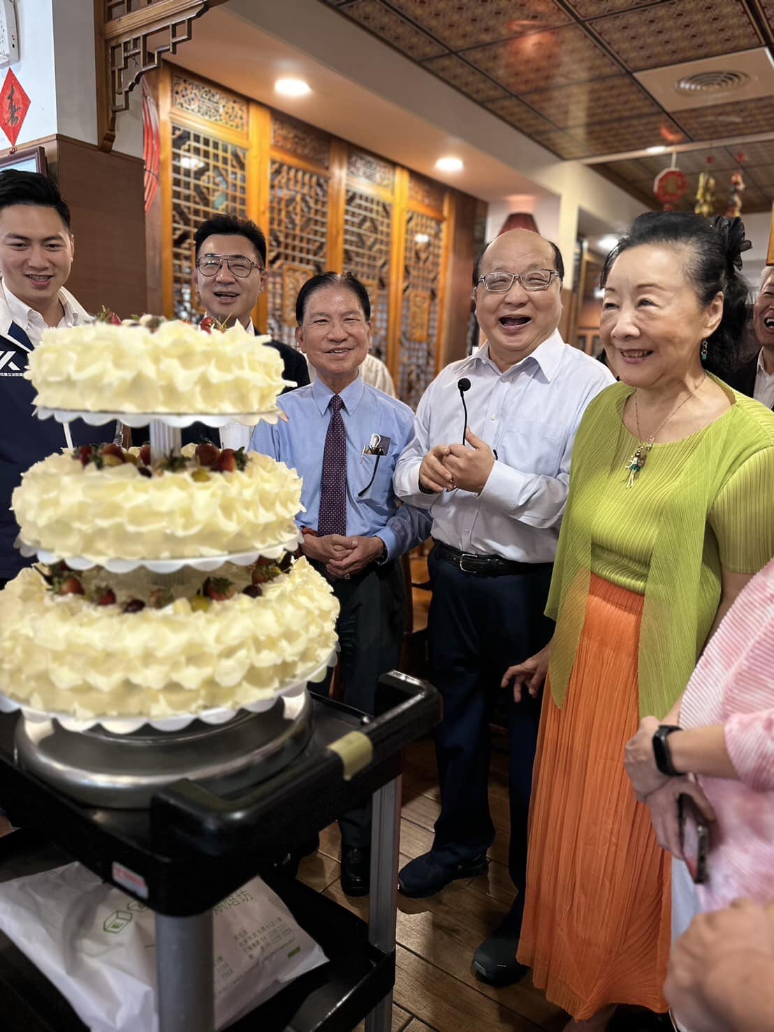愛女移居紐約8年！胡志強「混血金孫6歲了」暴風抽高　「超帥正臉曝」阿公超自豪