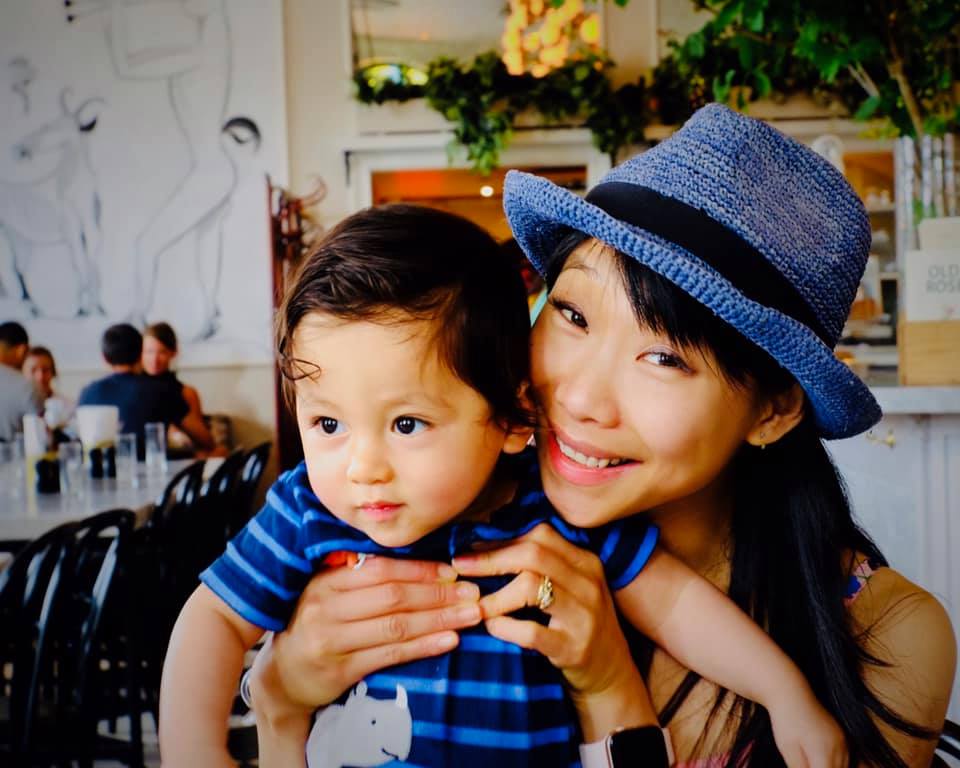 愛女移居紐約8年！胡志強「混血金孫6歲了」暴風抽高　「超帥正臉曝」阿公超自豪