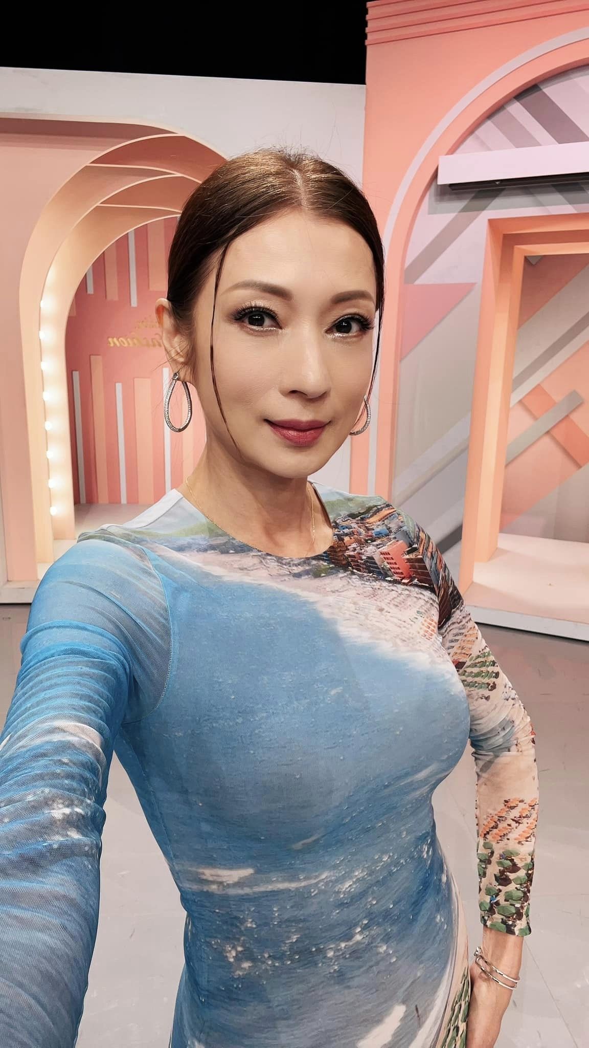 52歲資深女星「摯愛昏迷不醒」進ICU！她急喊親人回來「醫生要我做好心理準備」...