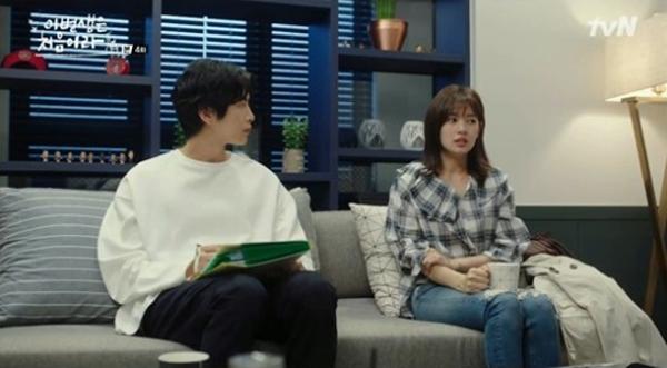 她住男友家1天「上廁所用掉半包衛生紙」！提議付5元賠償「兩派網友吵翻」男友說話了