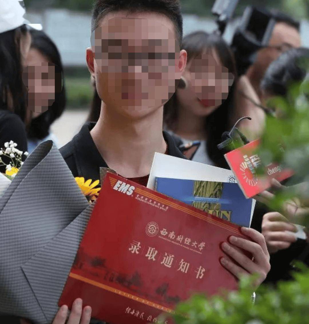 開心炫耀考名校！女大生早上「連曬三張錄取通知書」　午覺一醒來「結果悲劇了」