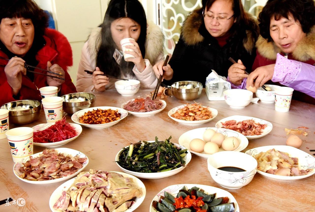 給公公慶生！我挺孕肚幫忙做家宴，開飯時我放「一段錄音」，婆婆臉都綠了