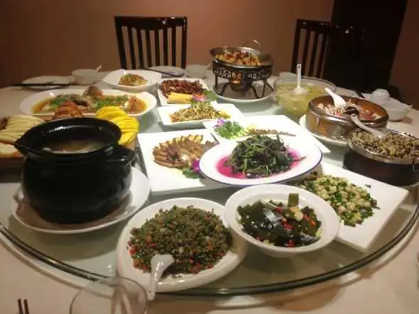 給公公慶生！我挺孕肚幫忙做家宴，開飯時我放「一段錄音」，婆婆臉都綠了