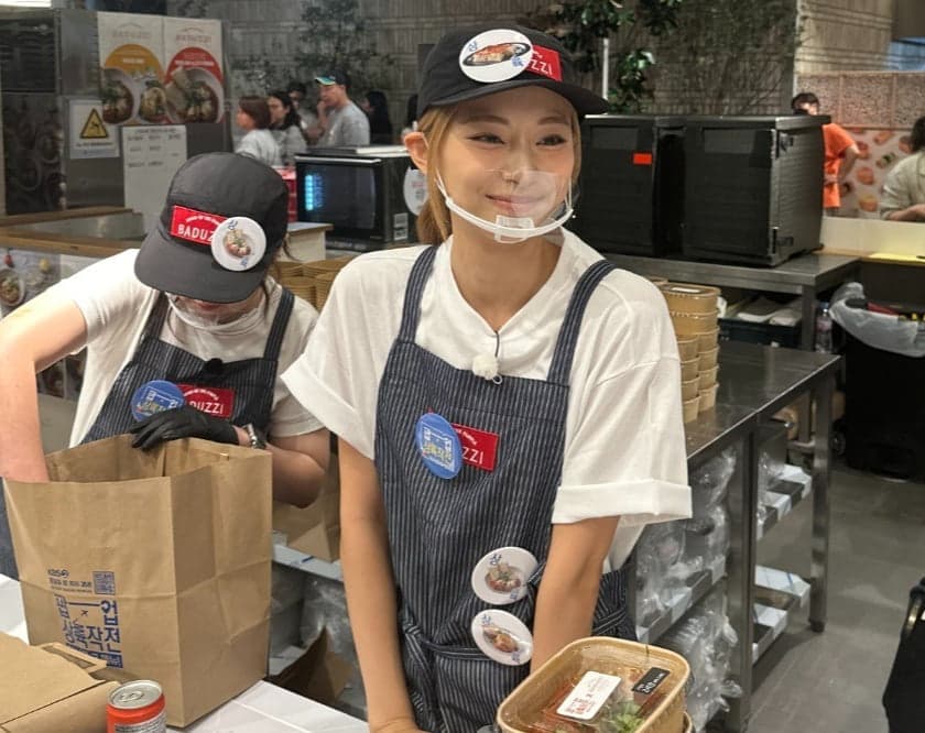 世界第一美女星「被目擊去咖啡店打工」！粉絲擠爆排隊「一次消費近百萬」近距離照曝光