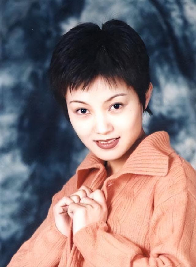 被蒙在鼓裡！清純女星「18歲生女離婚」以為遇良人　看新聞才知「枕邊人竟是20多年通緝犯」