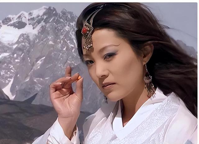 被蒙在鼓裡！清純女星「18歲生女離婚」以為遇良人　看新聞才知「枕邊人竟是20多年通緝犯」