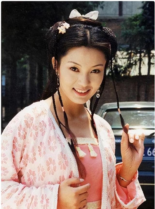 被蒙在鼓裡！清純女星「18歲生女離婚」以為遇良人　看新聞才知「枕邊人竟是20多年通緝犯」