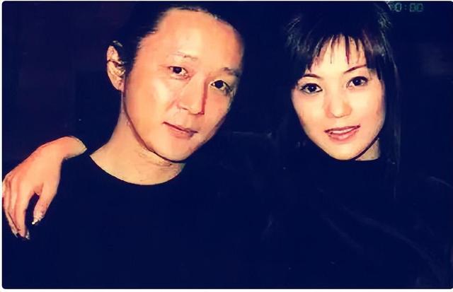 被蒙在鼓裡！清純女星「18歲生女離婚」以為遇良人　看新聞才知「枕邊人竟是20多年通緝犯」