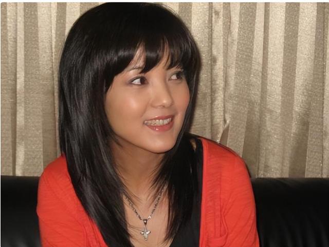 被蒙在鼓裡！清純女星「18歲生女離婚」以為遇良人　看新聞才知「枕邊人竟是20多年通緝犯」