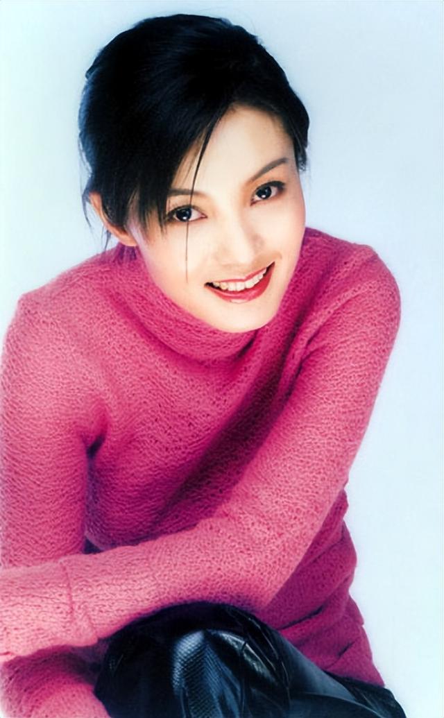 被蒙在鼓裡！清純女星「18歲生女離婚」以為遇良人　看新聞才知「枕邊人竟是20多年通緝犯」