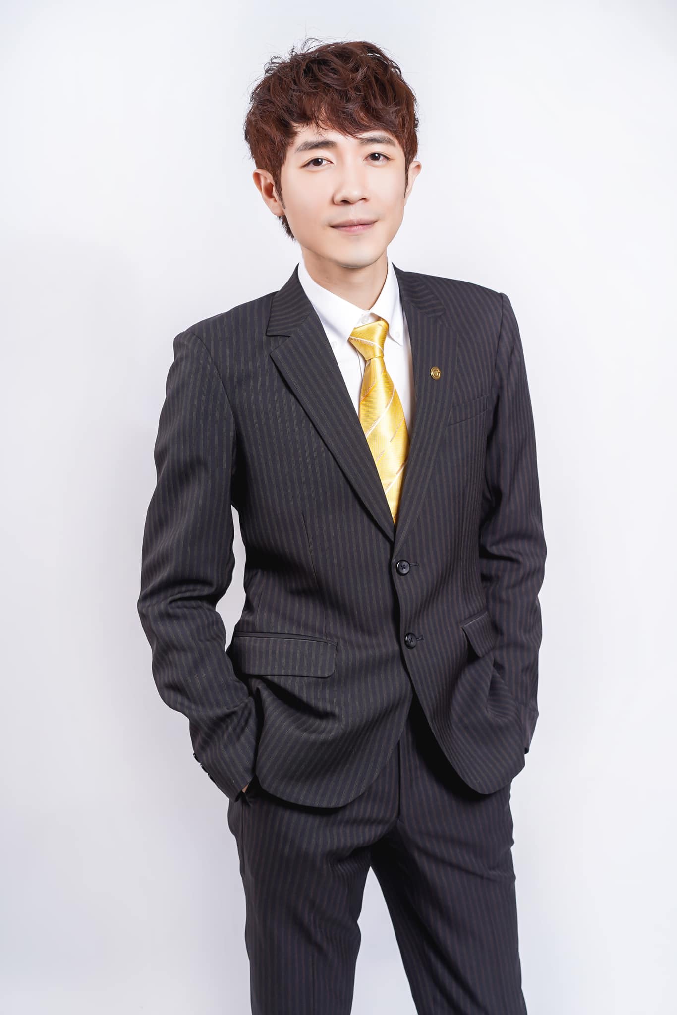 兒子出生不久！《五燈獎》歌手認「經濟壓力大」公開兼差照　「拜託大家來找我」網嗨翻