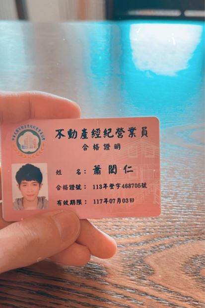 兒子出生不久！《五燈獎》歌手認「經濟壓力大」公開兼差照　「拜託大家來找我」網嗨翻
