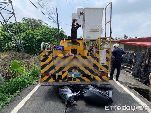 快訊／原本要去聚餐！台電工程車倒車「母子慘捲車底」雙雙不治　台電出面道歉了