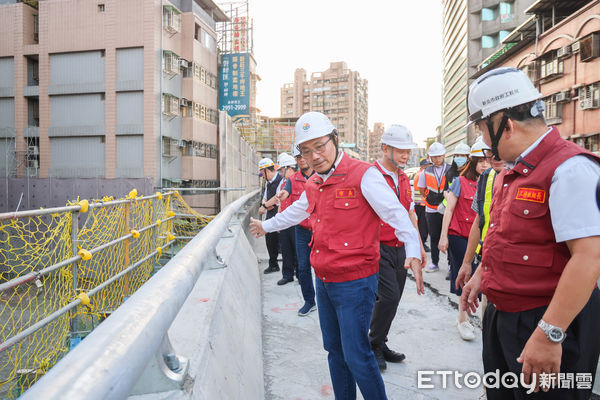 快訊／撞破忠孝橋！肇事駕駛「天價賠償金曝光」快哭了　侯友宜怒嗆：「絕不寬貸」