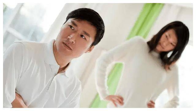 我再婚「前妻不請自來」，聽到她對服務員說的話：我當場砸了婚禮！