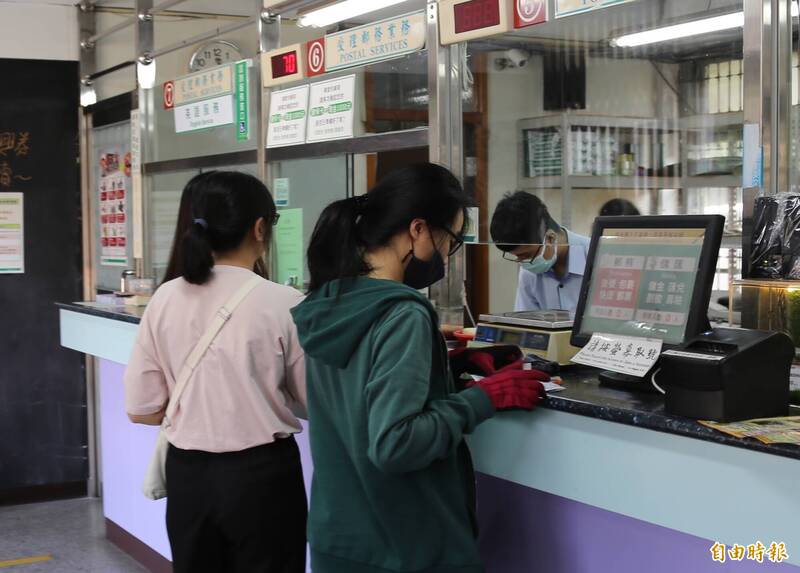 台中郵局出包！重複發薪上萬筆「2天追回3.8億」　認了「還有款項未追回」嘆：不會報警